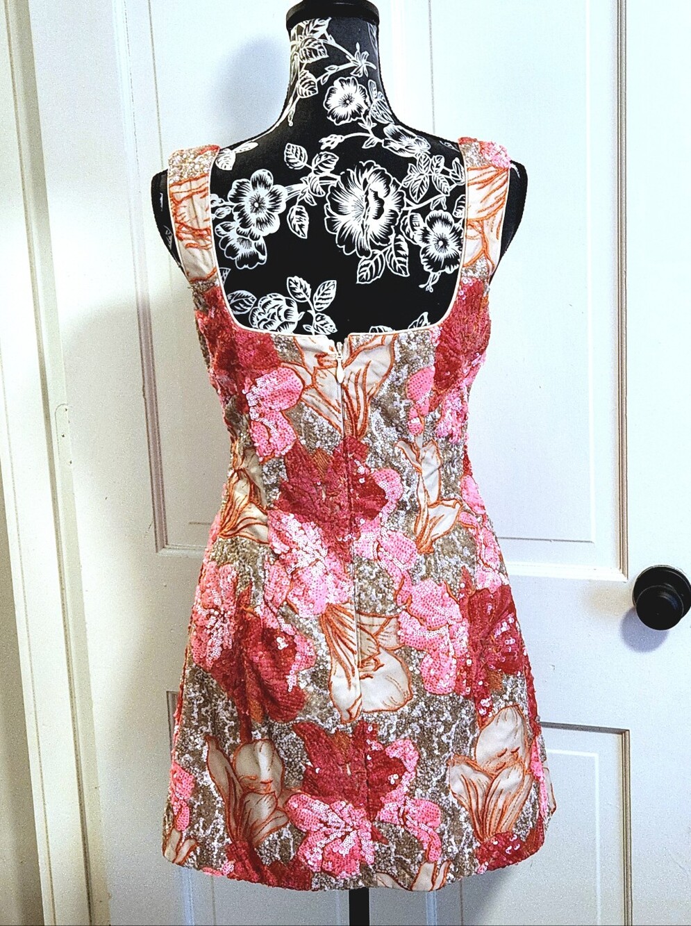 🆕️ 🌺Muse by Marchesa🌺 - Pink/Red/Champagne/Cream Romy Sequin Cocktail Dress - Picture 2 of 15